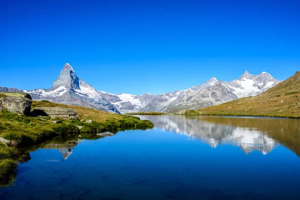 Matterhorn - Zermatt, İsviçre yansıması ile Stellisee Gölü