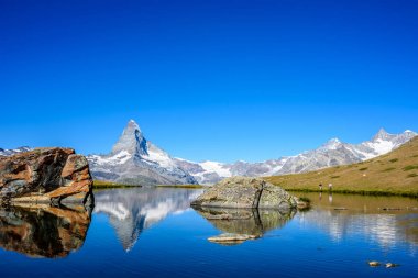 Matterhorn - Zermatt, İsviçre yansıması ile Stellisee Gölü