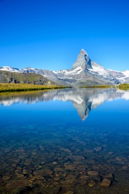 Matterhorn - Zermatt, İsviçre yansıması ile Stellisee Gölü