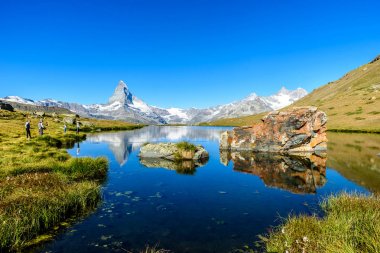 Matterhorn - Zermatt, İsviçre yansıması ile Stellisee Gölü