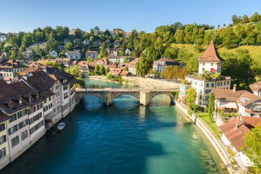 Nehir Aare, Bern, İsviçre sermaye ile eski şehir merkezi.