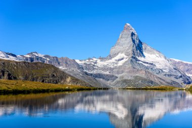 Matterhorn - Zermatt, İsviçre yansıması ile Stellisee Gölü