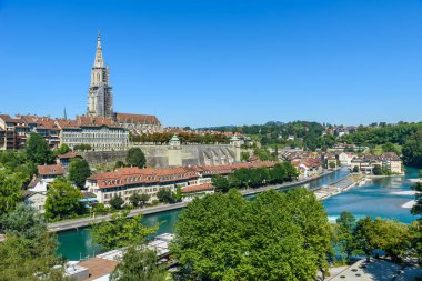 Nehir Aare, Bern, İsviçre sermaye ile eski şehir merkezi.