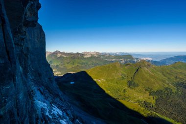 Eiger kuzey duvarı - Eiger için görünümden Grindelwald İsviçre Alpleri'nde Bernese.