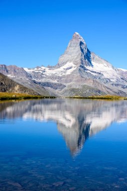 Matterhorn - Zermatt, İsviçre yansıması ile Stellisee Gölü