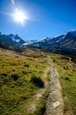 Stellisee gölde Matterhorn, Zermatt, İsviçre.