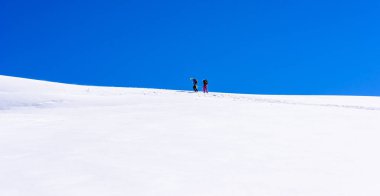 İsviçre - Aletsch Buzulu dağlarında buzul üzerinde buz tırmanışı
