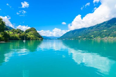 Köy Iseltwald adlı göl Brienz, Interlaken, İsviçre.