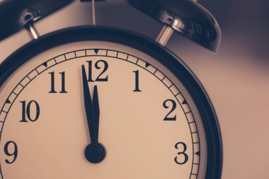 Çalar saat gri yüzeyi closeup