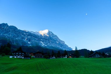 Eiger kuzey duvarı - Eiger için görünümden Grindelwald İsviçre Alpleri'nde Bernese.