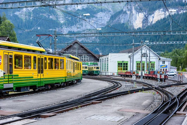 Знаменитий Поїзд Між Висоті Jungfraujoch Станції Залізничної Верхній Частині Європи — стокове фото