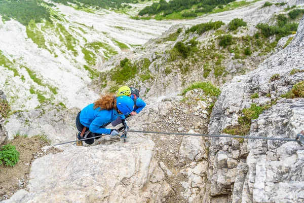 Escalada Senderistas Montaña Los Alpes Europa — Foto de Stock