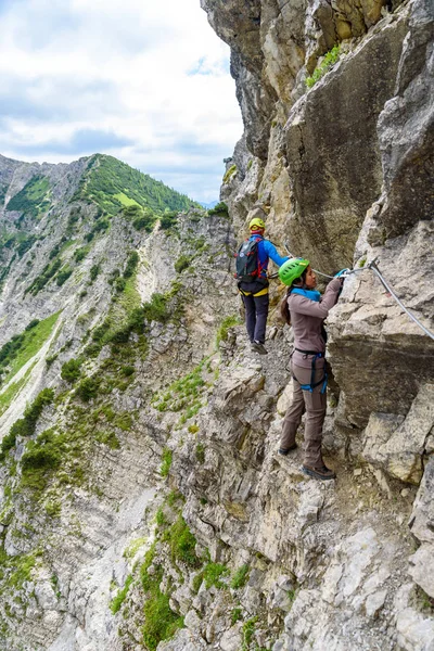 Escalada Senderistas Montaña Los Alpes Europa — Foto de Stock
