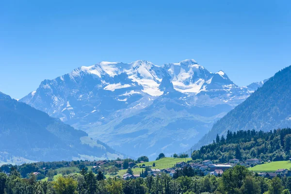 Thuner See Bei Thun Mit Panoramablick Auf Die Berge Schweiz — Stockfoto