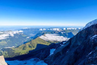 Jungfraujoch platformdan Lauterbrunnen, Bernese Alps, İsviçre'ye görüntülemek.