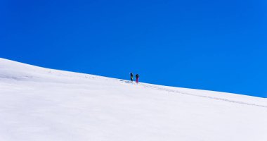 İsviçre - Aletsch Buzulu dağlarında buzul üzerinde buz tırmanışı