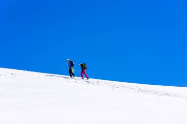 İsviçre - Aletsch Buzulu dağlarında buzul üzerinde buz tırmanışı