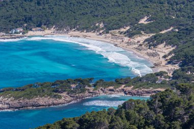 Cala Agulla kıyıları Mallorca, İspanya 'da Cala Ratjada