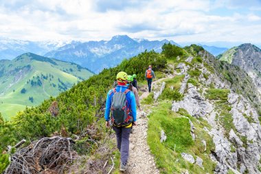 Dağlarda Hiking yürüyüşçü Alplerin Almanya - güzel manzara