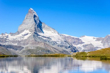 Matterhorn, Zermatt, İsviçre yansıması ile Stellisee Gölü.