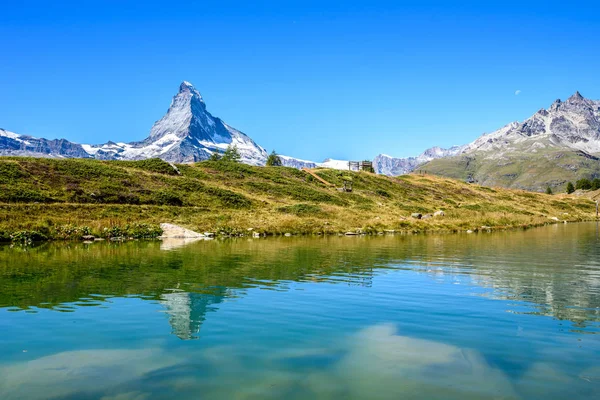 Lago Leisee Com Vista Para Montanha Matterhorn Paisagem Dos Alpes — Fotografia de Stock