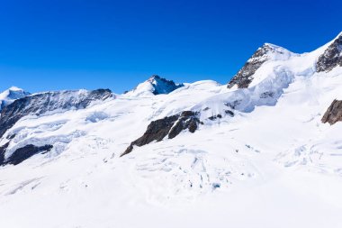 Jungfrau İsviçre Alpleri'nde Bernese dağ manzarası.