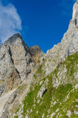 Yürüyüşçüler Avusturya - Avrupa Alpleri Hiking Gruttenhuette, gidiş, Tyrol, Avusturya - yakın Wilder Kaiser dağlarının Ellmauer durdurmak,
