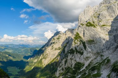 Ellmauer durdurmak, Avusturya - yakın Gruttenhuette, Wilder Kaiser dağlarının alp bir kulübe gidiyor, Tyrol, Avusturya - Avrupa Alpleri Hiking