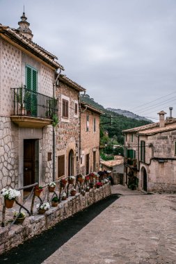 Valldemossa - dağ köyünü güzel manzara sahne Mallorca, İspanya