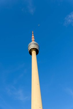 Stuttgart, Almanya - dünyanın ilk Tv Kulesi - uçak içinde belgili tanımlık geçmiş TV Kulesi