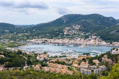 Bağlantı noktası d'Andratx, Mallorca - Bay güzel sahil ile eski köy