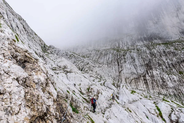 Senderistas Ellmauer Halt Wilder Kaiser Montañas Austria Cerca Gruttenhuette Going — Foto de Stock