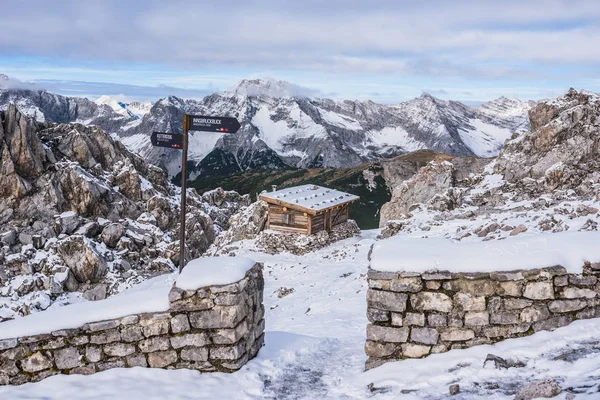 位于奥地利阿尔卑斯山的一座山小屋 冬季在雪地里 Hafelekarspitze Seegrube Karwendel 因斯布鲁克 奥地利 — 图库照片