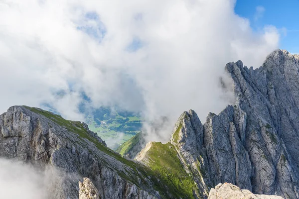 Felhők Ellmauer Megállítása Wilder Kaiser Hegység Ausztria Közel Gruttenhuette Megy — Stock Fotó
