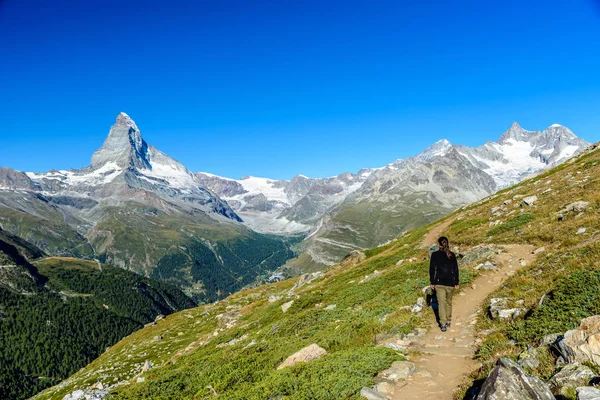 Matterhorn Hiker Beautiful Landscape Zermatt Switzerland — Stock Photo, Image