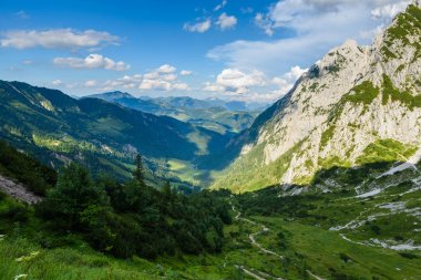 Ellmauer durdurmak, Avusturya - yakın Gruttenhuette, Wilder Kaiser dağlarının alp bir kulübe gidiyor, Tyrol, Avusturya - Avrupa Alpleri Hiking