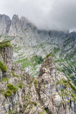 Ellmauer durdurmak, Avusturya - yakın Gruttenhuette, Wilder Kaiser dağlarının alp bir kulübe gidiyor, Tyrol, Avusturya - Avrupa Alpleri Hiking
