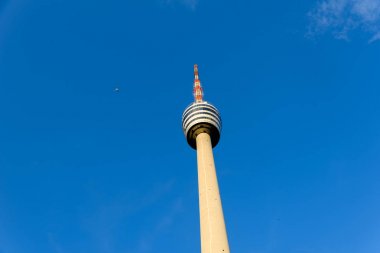 Stuttgart, Almanya - dünyanın ilk Tv Kulesi - uçak içinde belgili tanımlık geçmiş TV Kulesi