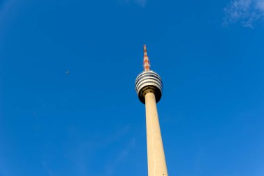Stuttgart, Almanya - dünyanın ilk Tv Kulesi - uçak içinde belgili tanımlık geçmiş TV Kulesi
