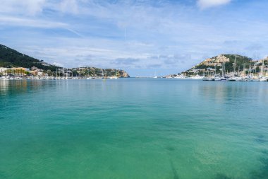 Bağlantı noktası d'Andratx, Mallorca - Bay güzel sahil ile eski köy