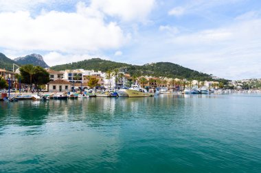 Bağlantı noktası d'Andratx, Mallorca - Bay güzel sahil ile eski köy