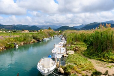 Bağlantı noktası d'Andratx, Mallorca - Bay güzel sahil ile eski köy