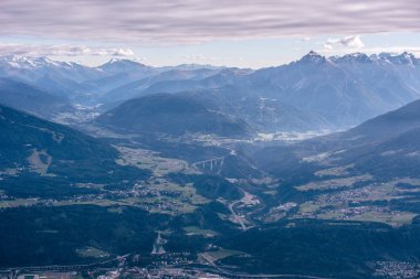 Dan Hafelekarspitze Innsbruck, Avusturya ve İtalya arasında Brenner Geçidi için güzel dağ manzarası ile görüntüleyin