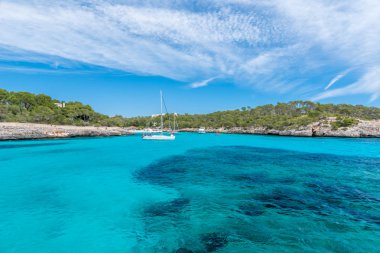 Bay, Cala Mondrago - güzel bir plaj ve sahil Mallorca
