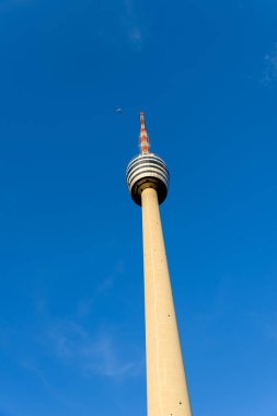 Stuttgart, Almanya - dünyanın ilk Tv Kulesi - uçak içinde belgili tanımlık geçmiş TV Kulesi