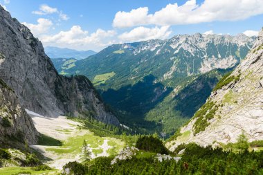 Ellmauer durdurmak, Avusturya - yakın Gruttenhuette, Wilder Kaiser dağlarının alp bir kulübe gidiyor, Tyrol, Avusturya - Avrupa Alpleri Hiking