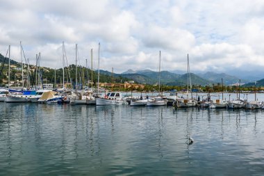 Bağlantı noktası d'Andratx, Mallorca - Bay güzel sahil ile eski köy