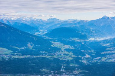 Dan Hafelekarspitze Innsbruck, Avusturya ve İtalya arasında Brenner Geçidi için güzel dağ manzarası ile görüntüleyin