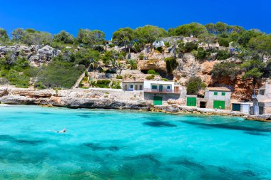 Cala Llombards - güzel plaj Bay Mallorca, İspanya