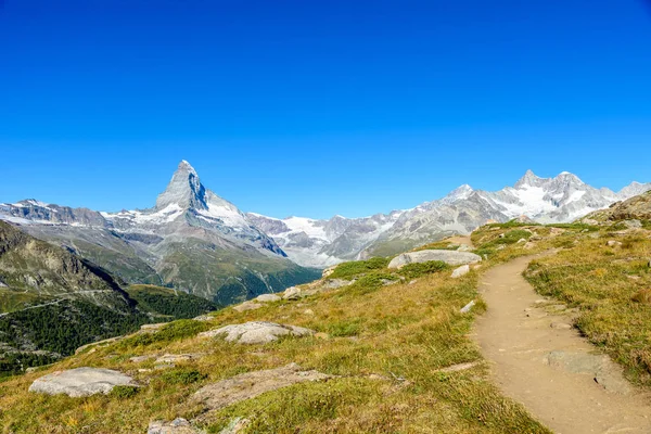 Matterhorn Turysta Piękny Krajobraz Zermatt Szwajcaria — Zdjęcie stockowe